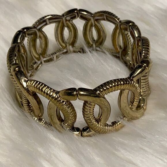 Interlocking Link Stretch Cuff Bracelet - Picture 1 of 6